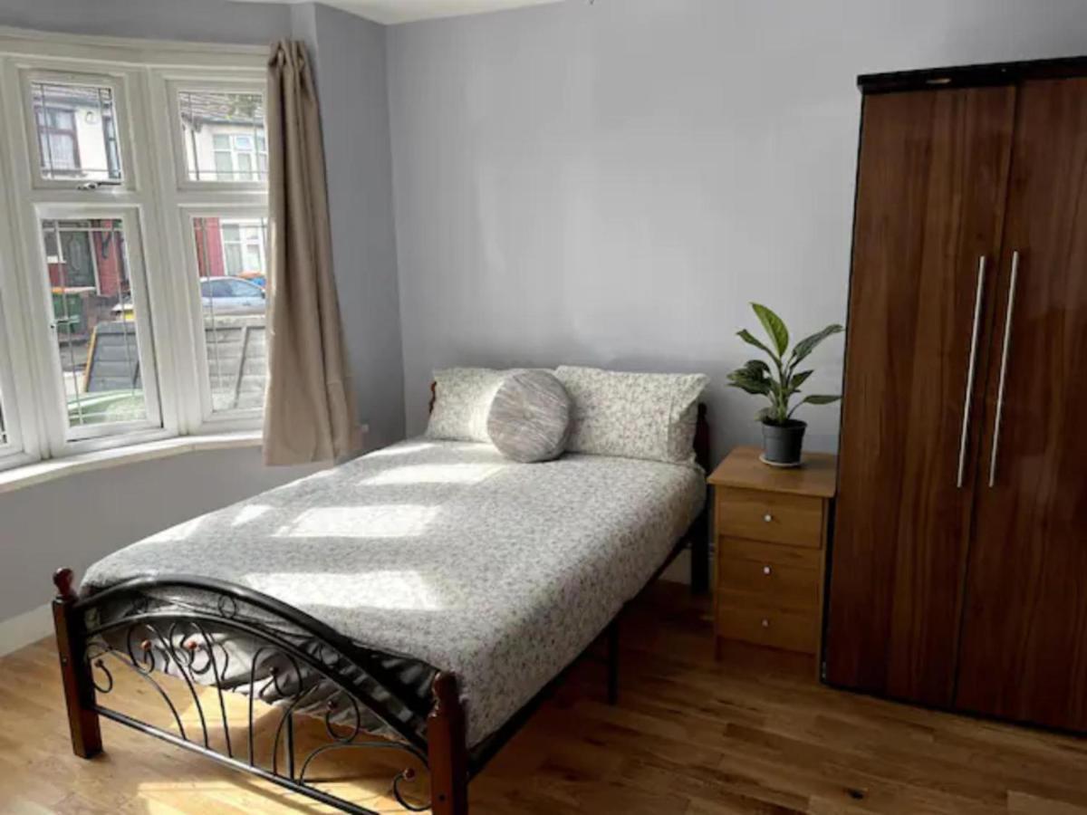 Modern 5 Bedroom Family House - 18 Mins To Station London Exterior foto