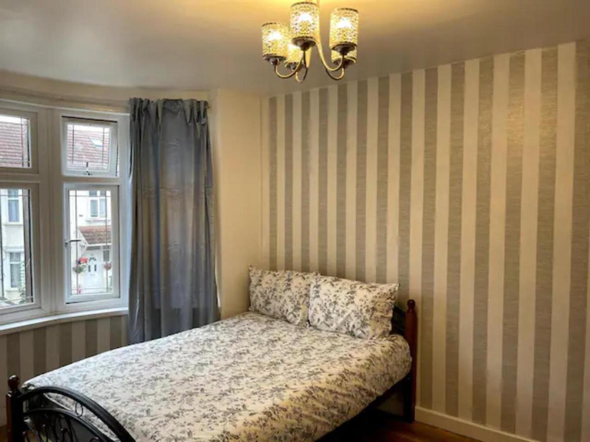 Modern 5 Bedroom Family House - 18 Mins To Station London Exterior foto